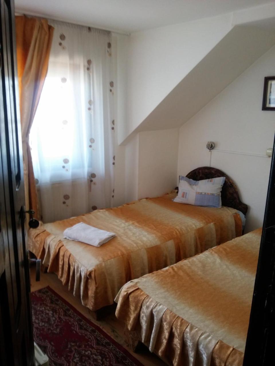 Riviera Valceana Bed & Breakfast Ramnicu Valcea Exterior photo