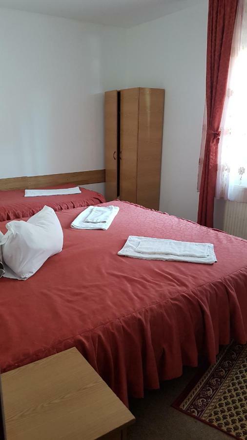 Riviera Valceana Bed & Breakfast Ramnicu Valcea Exterior photo